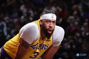 浓眉哥在拜仁比赛中出色发挥，表现优异引发热议！