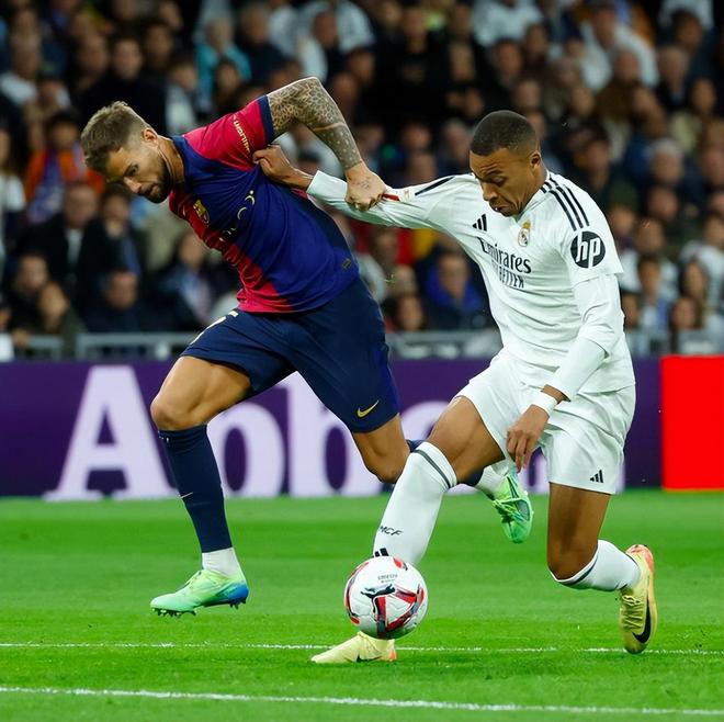 爱游戏平台-重要助攻引爆全场！，姆巴佩意外战胜巴塞罗那观众掌声雷动-爱游戏平台